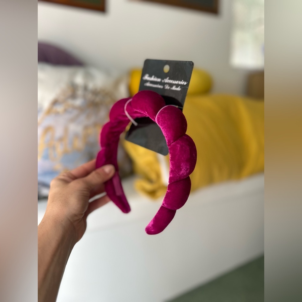 (Add to bundle for $5!) Pink/black velvet, wash headband, beautiful colour o/s - Picture 5 of 8